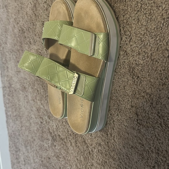 Vionic Sandals size 8 - Picture 3 of 3